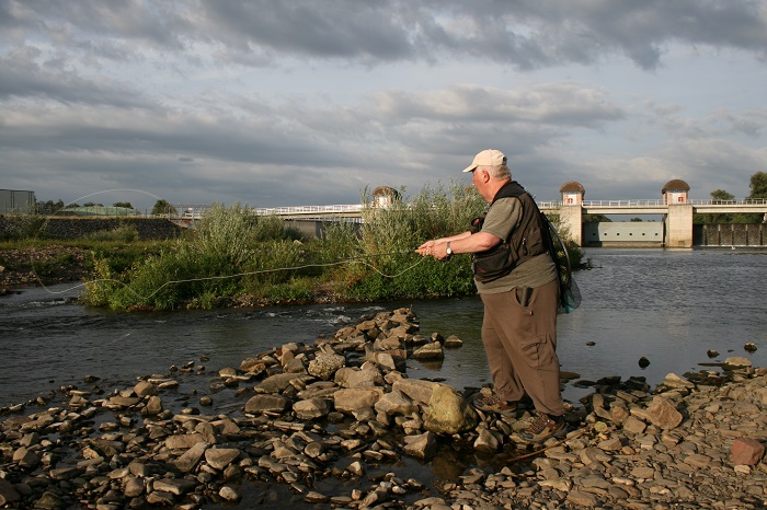 Auf wehrhafte Fische. Fangplatz Stauwehr